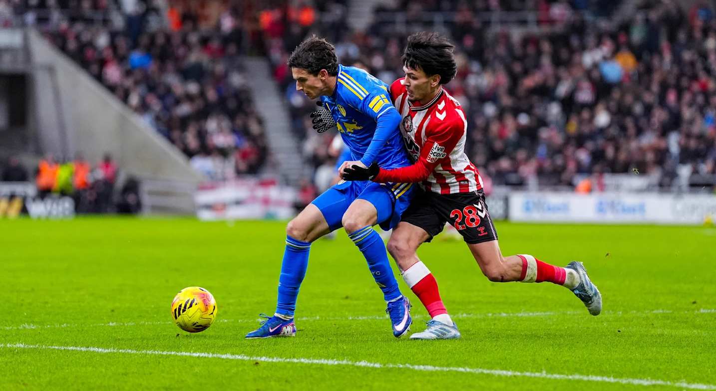 球迷们压倒性地投票选出亚伦森为海信本场最佳球员